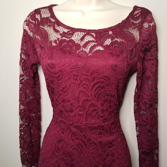 Burgundy lace dress  - Picture 3 of 7